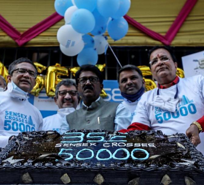 epa08955316 Ashishkumar Chauhan (L), Managing Director and Chief Executive Officer, Bombay Stock Exchange and Arvind Sawant (C), former union minster