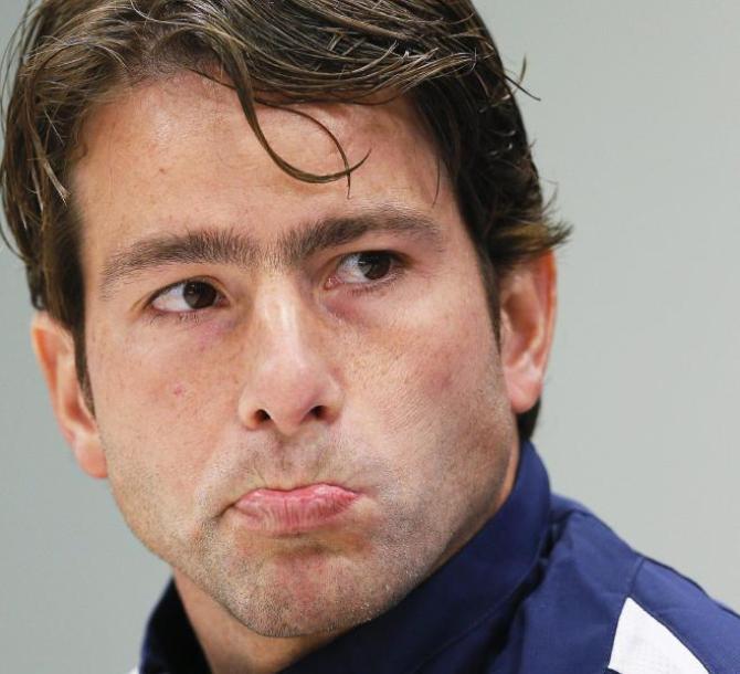 epa04955868 Paris Saint-Germain's Brazilian defender Maxwell reacts during a press conference in Lviv, Ukraine, 29 September 2015. Paris Saint-Germai