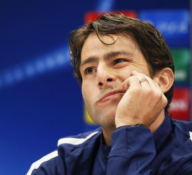 epa04955867 Paris Saint-Germain's Brazilian defender Maxwell reacts during a press conference in Lviv, Ukraine, 29 September 2015. Paris Saint-Germai