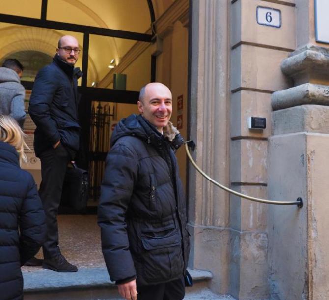 Il vicepresidente del consiglio comunale Marco Piazza, insieme al suo avvocato, Giulio Cristofori, all'ingresso della Procura, in via Garibaldi, Bolo