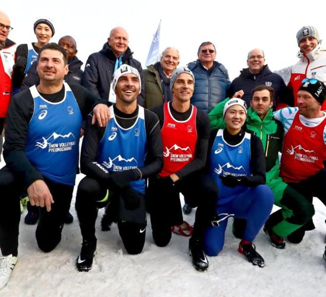 epa06523894 Beach Volleyball players (L-R, front row) Vladimir Grbic of Serbia, Giba of Brazil, Emanuel Rego of Brazil, and Xue Chen of China and Nik