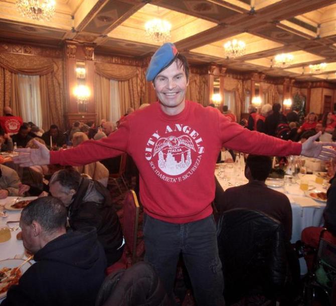 Mario Furlan al pranzo della Befana organizzato per i clochard milanesi all'Hotel Principe di Savoia, Milano, 6 gennaio 2016.  ANSA/MOURAD BALTI TOUA