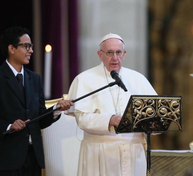 Papa Francesco durante l'incontro con i vescovi del Messico presso la Cattedrale dell'Assunzione, Citta' del Messico, 13 febbraio 2016.ANSA/ALESSAN