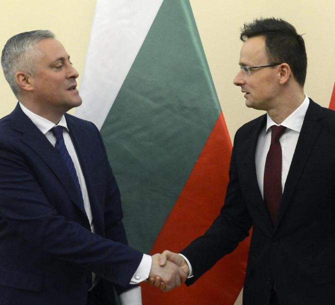 epa05216439 Hungarian Minister of Foreign Affairs and Trade Peter Szijjarto (R) receives Bulgarian Economy Minister Bozhidar Lukarski (L) in the Mini