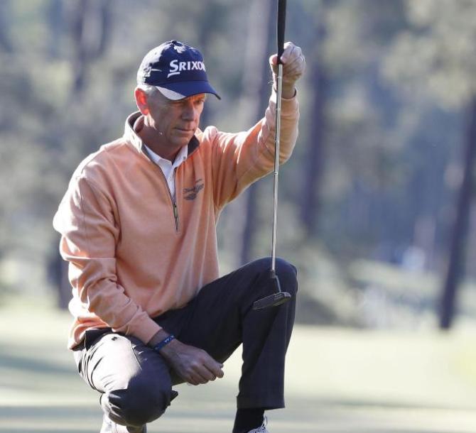 epa05247827 Larry Mize US lines up his putt on the first hole duiring the first round of the 2016 Masters Tournament at the Augusta National Golf Clu