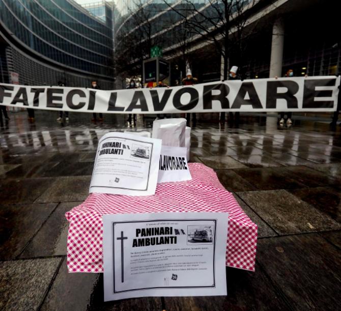 Ferma presa di posizione del senatore M5s, governo intervenga