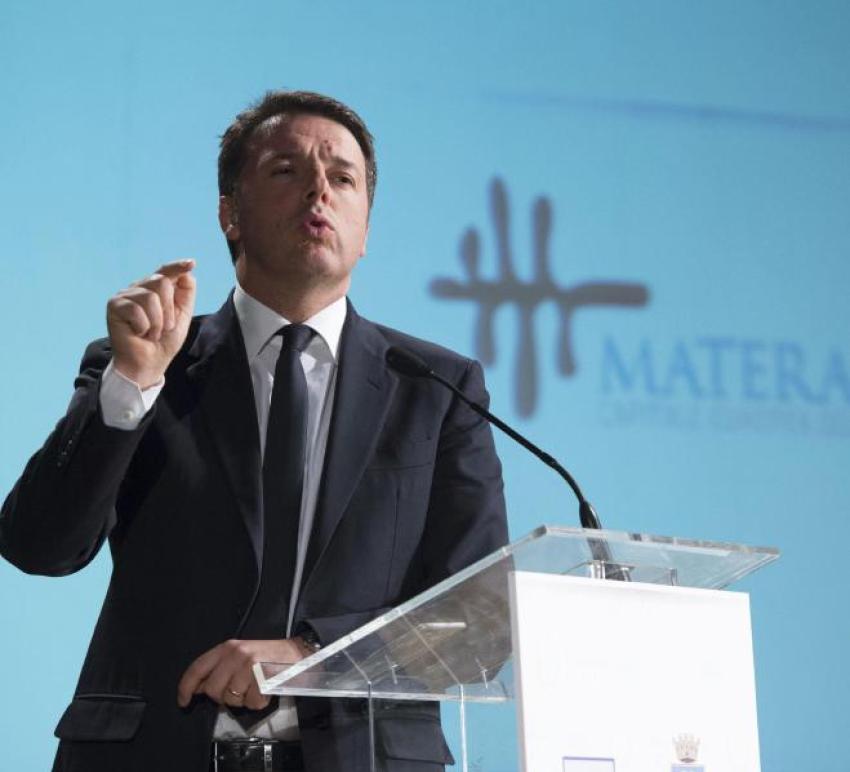 Il presidente del Consiglio, Matteo Renzi, durante il suo intervento a margine della firma del Patto per la Basilicata, Matera, 02 maggio 2016.