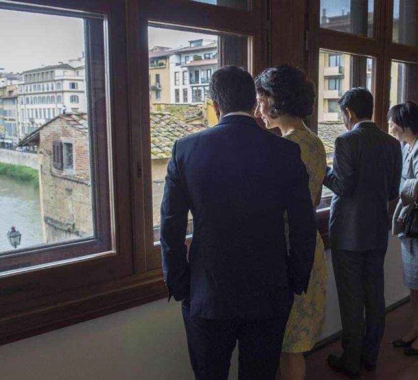 Da sinistra il Premier Matteo Renzi, moglie Agnese, il Premier Giapponese Shinzo Abe e la moglie Akie, Firenze, 2 Maggio 2016. ANSA/US/PALAZZO CHIGI/